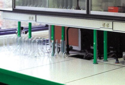 Gaines-DLP-sous-tablette-centrale