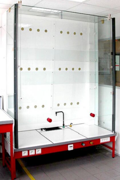 sorbonne-hauteur-paillasse-basse